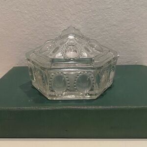 Vintage L.E. Smith Victorian Beaded Glass Hexagonal Trinket Box